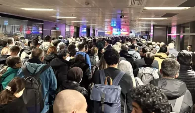 Yüzlerce yolcu saatlerce bekledi, dayanamayıp bayıldılar