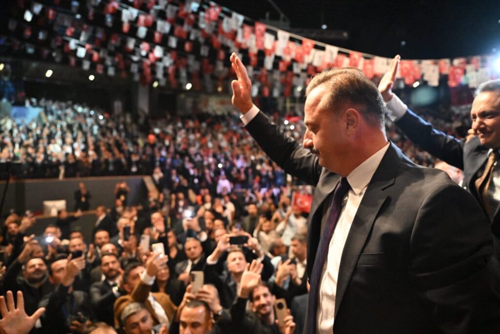 Yavuz Ağıralioğlu, partisinin 1. Olağan İstanbul İl Kongresine katıldı